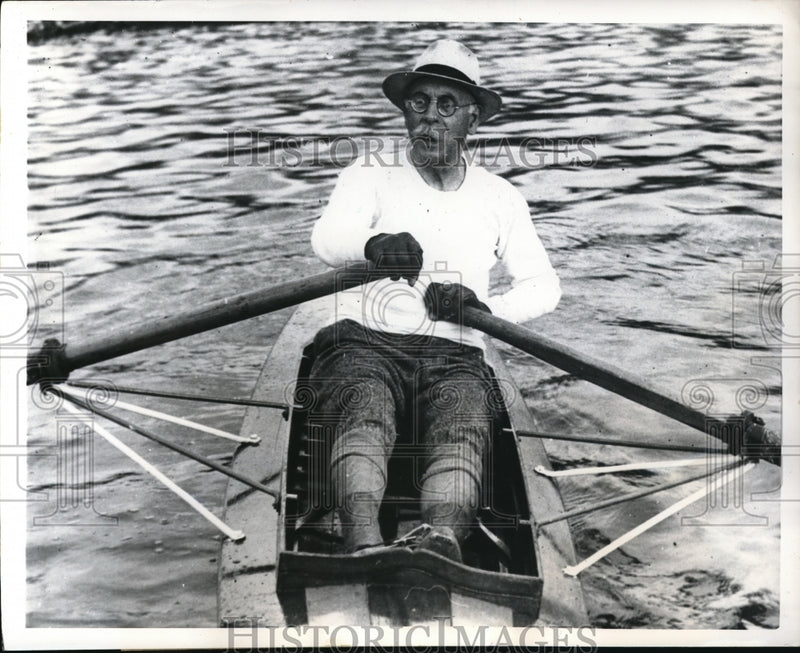 Load image into Gallery viewer, 1951 Press Photo Boulogne FR, Georges Adam age 71, to row English Channel
