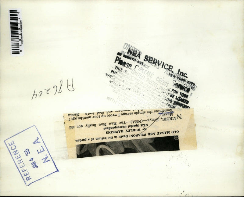 Load image into Gallery viewer, 1955 Press Photo Old Masau And Weapoh, Death In The Bottom Of A Garden
