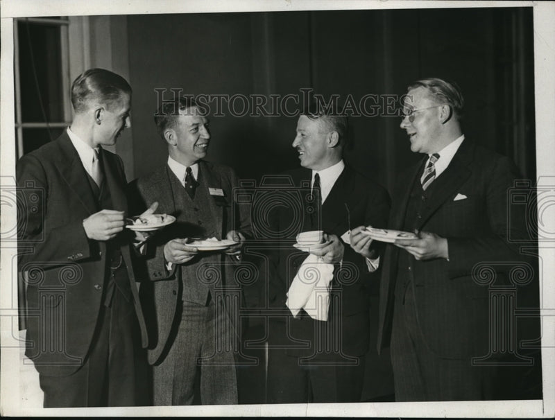 Load image into Gallery viewer, 1933 Press Photo Dinner for Engineers
