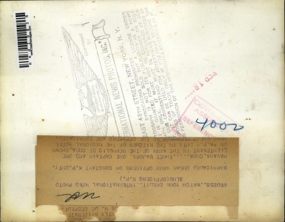 Press Photo Cuban officers,3 Majors, 1 Captain and 1 Lieutenant, on KP duty.