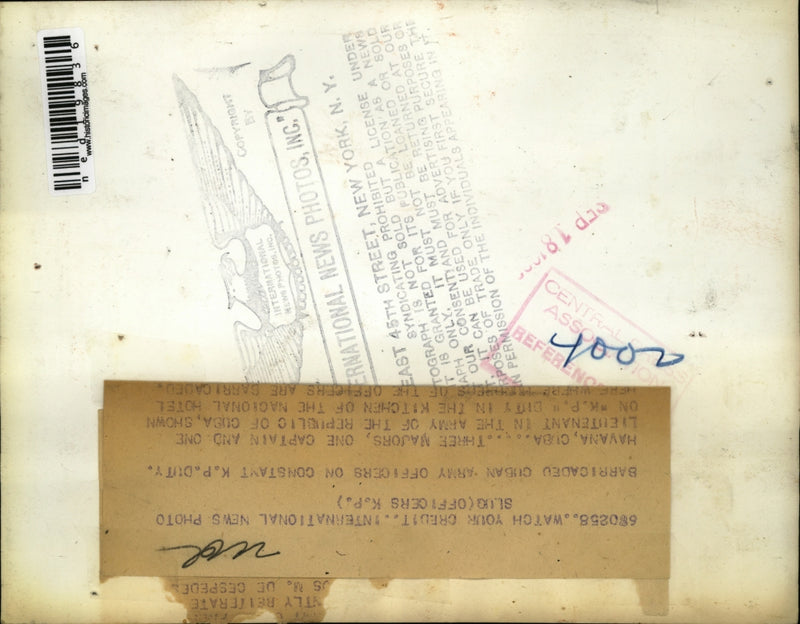 Load image into Gallery viewer, Press Photo Cuban officers,3 Majors, 1 Captain and 1 Lieutenant, on KP duty.
