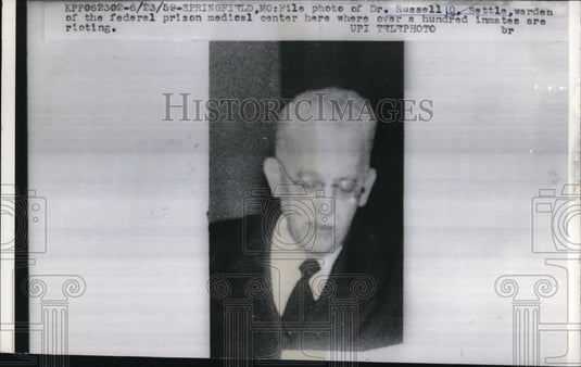 1959 Press Photo Dr.Russell O Settle of the Federal Prison medical Center