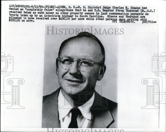 1969 Press Photo Judge Charles E. Simons denies allegations of receiving money