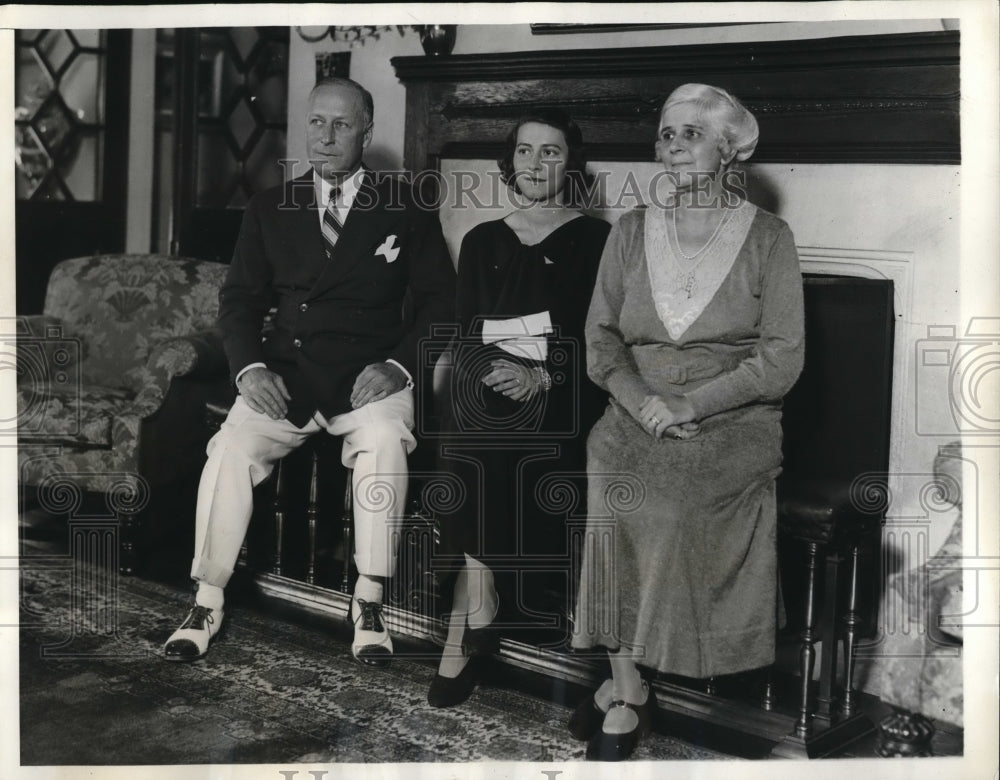 1932 Press Photo Mrs. Eileen Kaye Don with her parents