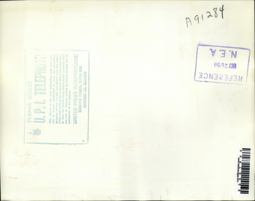 1959 Press Photo Mrs. Vincent and Mrs. Jennese hugging after loss of Vincent boy