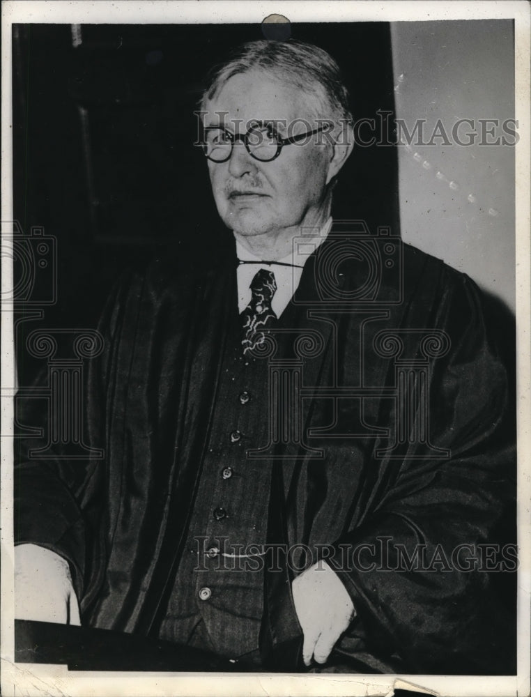 Load image into Gallery viewer, 1935 Press Photo Justice Thomas W. Trenchard - ned20154
