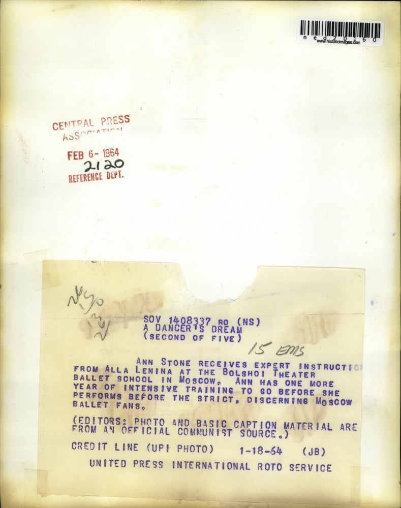 1964 Press Photo Ann Stone Gets Expert Help From Alla Lenina Before Performing