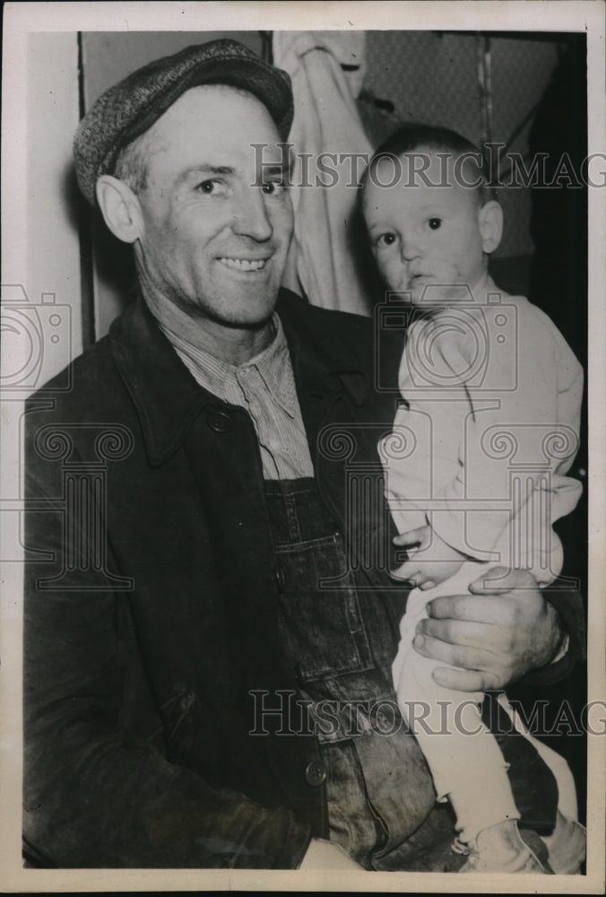 1938 Press Photo Ben Couch Delivers Mrs. Couch Baby At Home