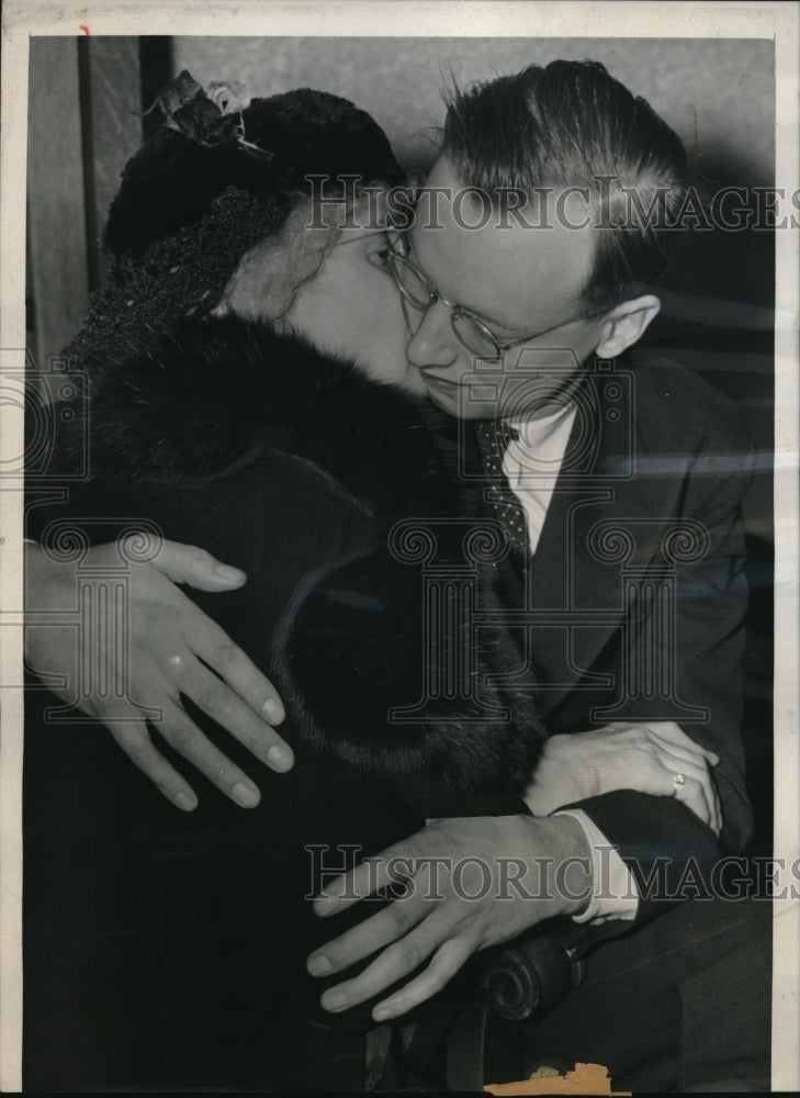 Load image into Gallery viewer, 1940 Press Photo Carl Erickson Confesses To Killing Herbert Wolff
