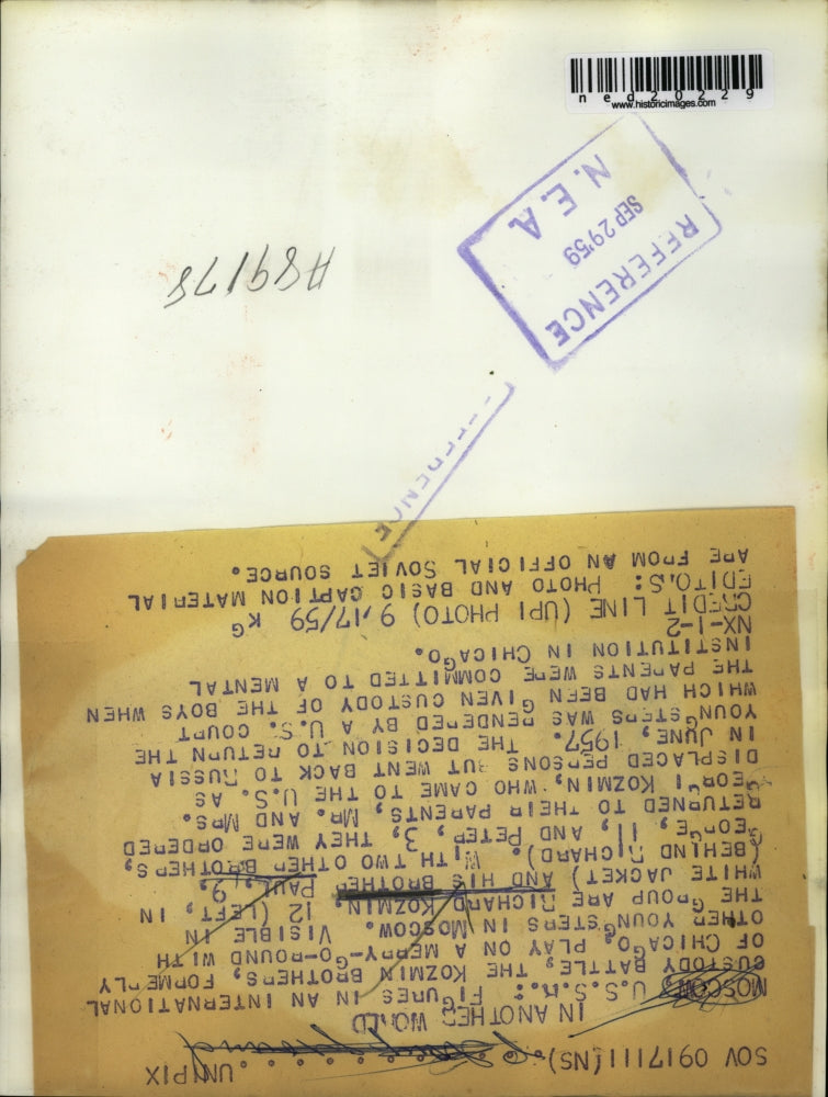 1959 Press Photo Kozmin brothers play merry-go-round with kids in Moscow