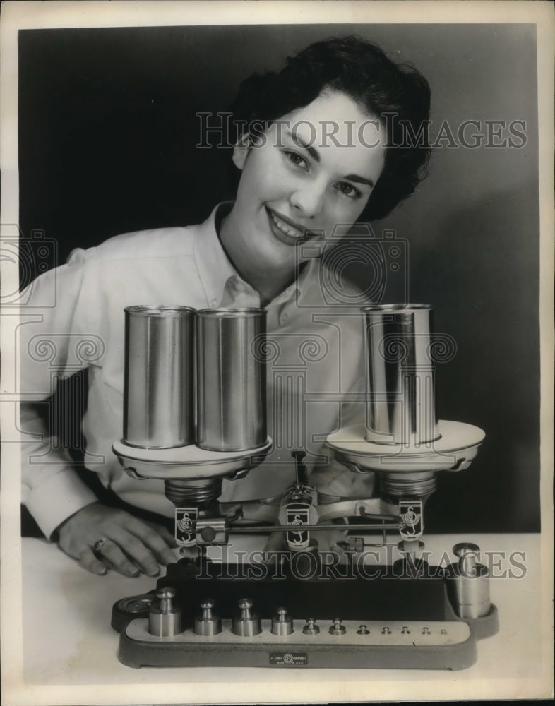 1960 Press Photo Pittsburgh Pennsylvania Cans Tin Plate US Steel Product Scale