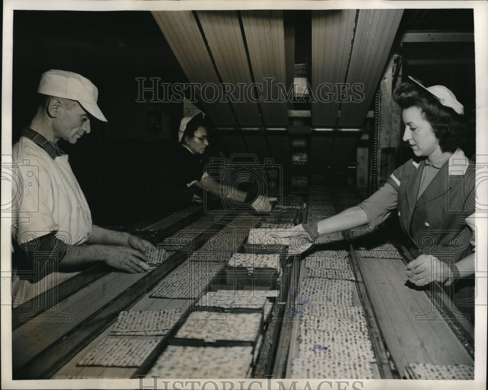 1947 Press Photo Maniscgewitz Company in Jercity City, New Jersey