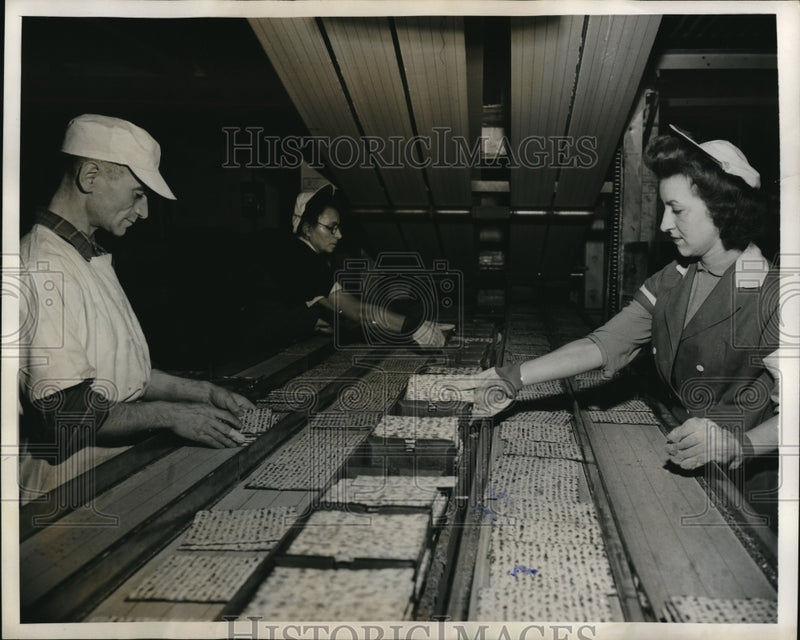 Load image into Gallery viewer, 1947 Press Photo Maniscgewitz Company in Jercity City, New Jersey
