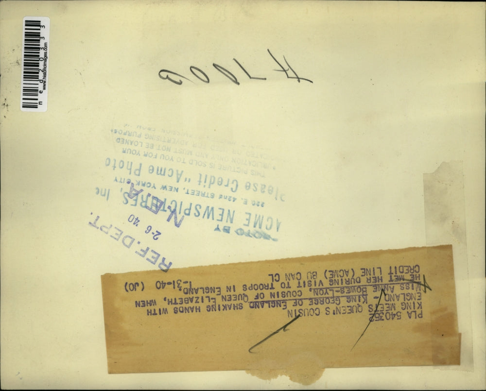 1940 Press Photo King George of England shake hands with Ms Anne Bowes Lyon