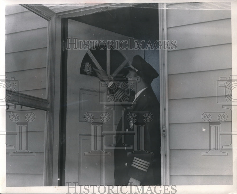 1961 Press Photo Rescue Markers being placed on the windows of Brooklyn homes