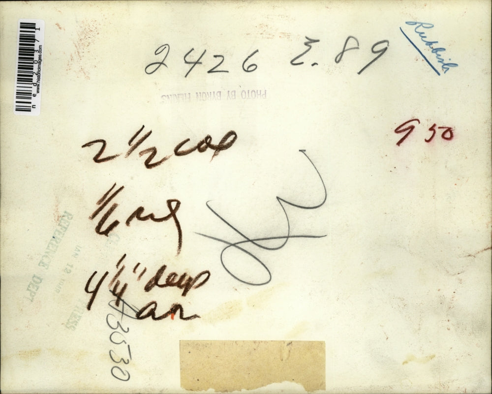 1948 Press Photo Rubbish at the streets