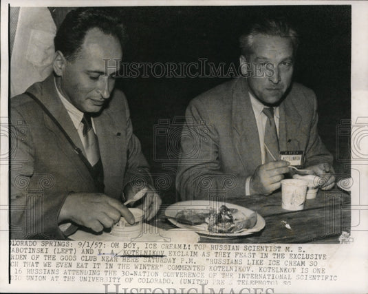 1957 Press Photo Top Russian scientists at the Garden of the Gods Club