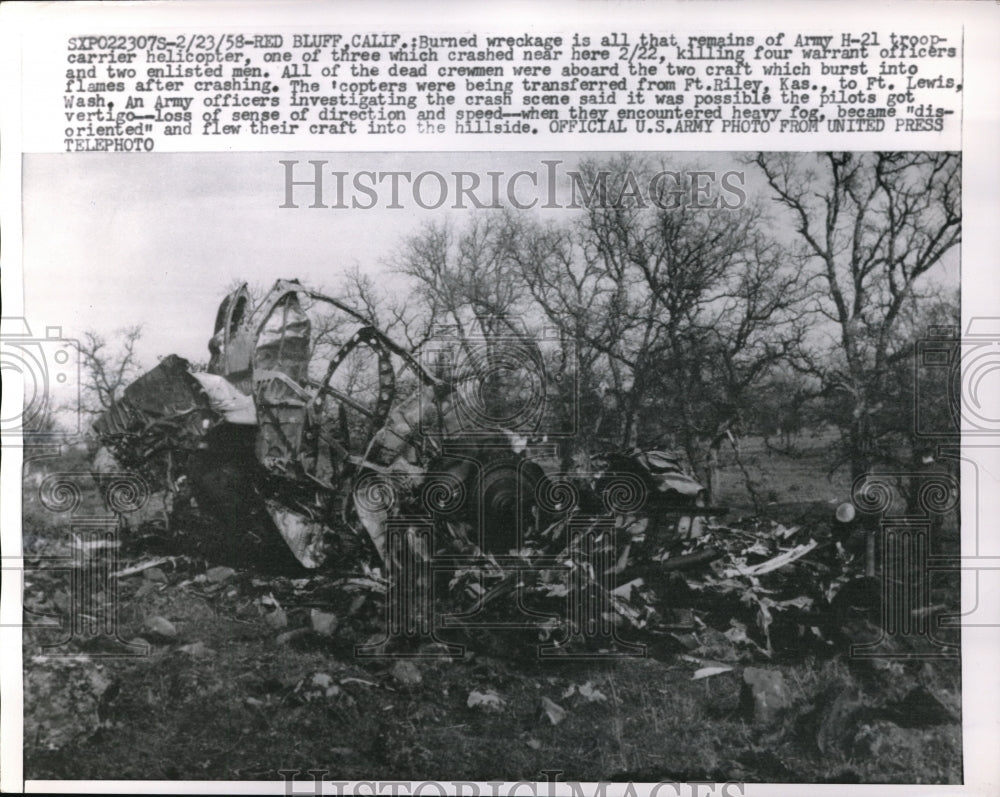 1958 Press Photo Burned Wreckage Of Army H-21 Troop Carrier Helicopter