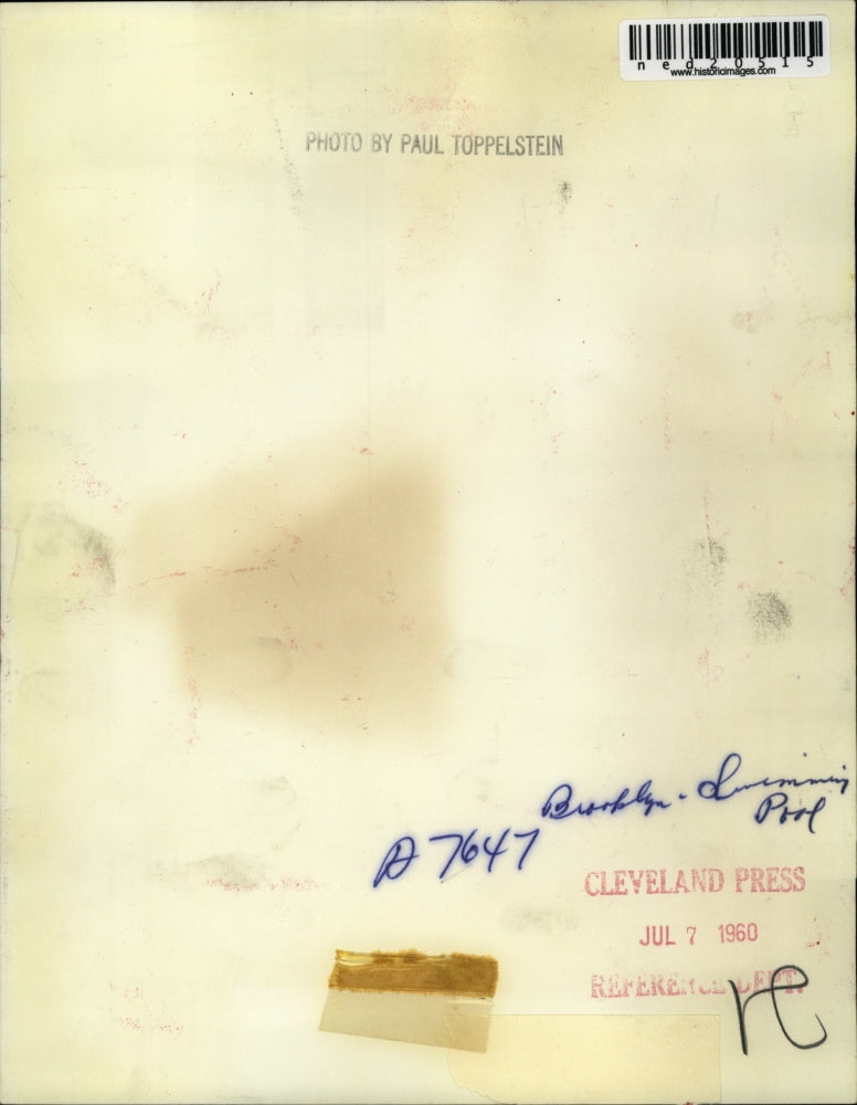 1960 Press Photo A Young Girl Playing With A Bucket In Water