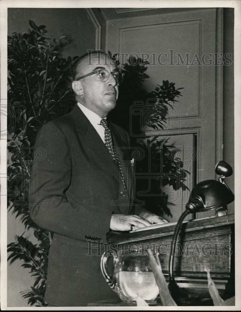 1956 Press Photo Don D. Patterson Making Speech