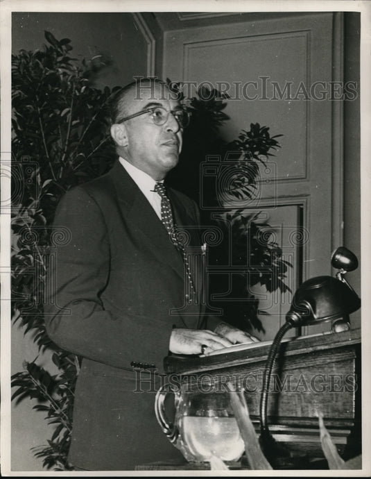 1956 Press Photo Don D. Patterson Making Speech