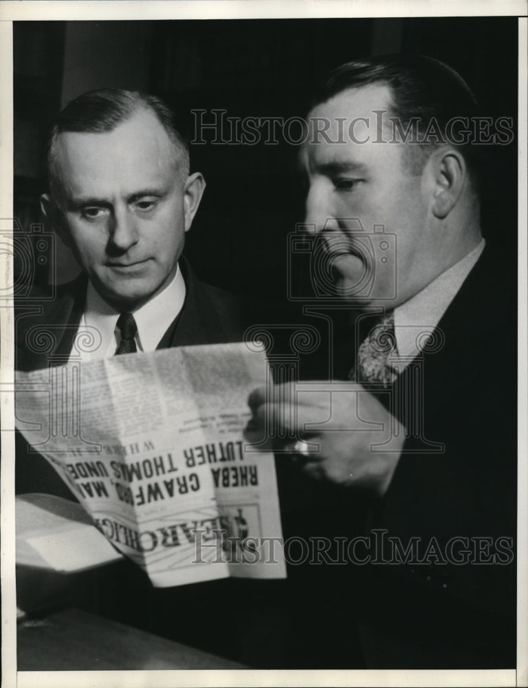 1935 Press Photo Jonathan Perkins And Dan McNally Read Religious Paper