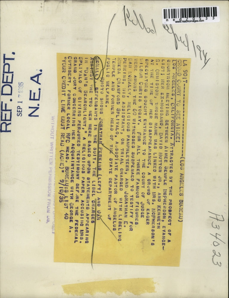 1935 Press Photo Jonathan Perkins And Dan McNally Read Religious Paper