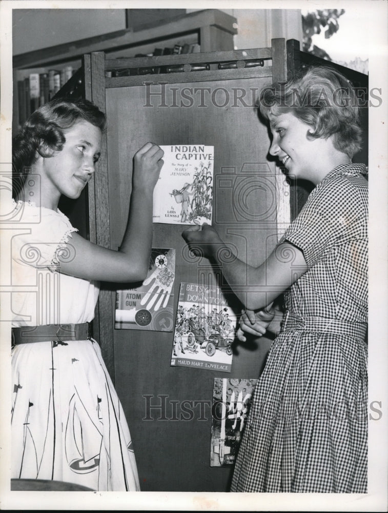 1959 Press Photo Tanya Crile Chrisy McDonald Posters Late Book Covers Ritchfield