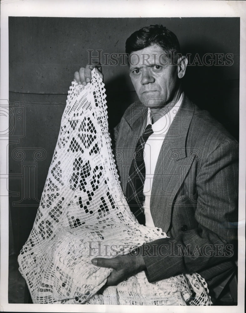 1950 Press Photo Pomona California Lucins E. Smith San Gabriel Male Crocheters