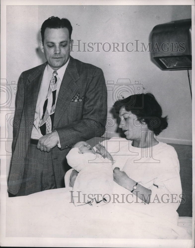 1953 Press Photo Thousandth Baby Born At Anna City Hospital Is A Son