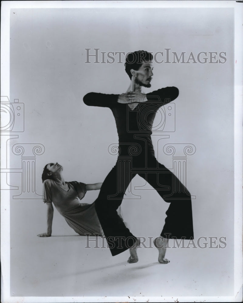 Press Photo Dancers posing