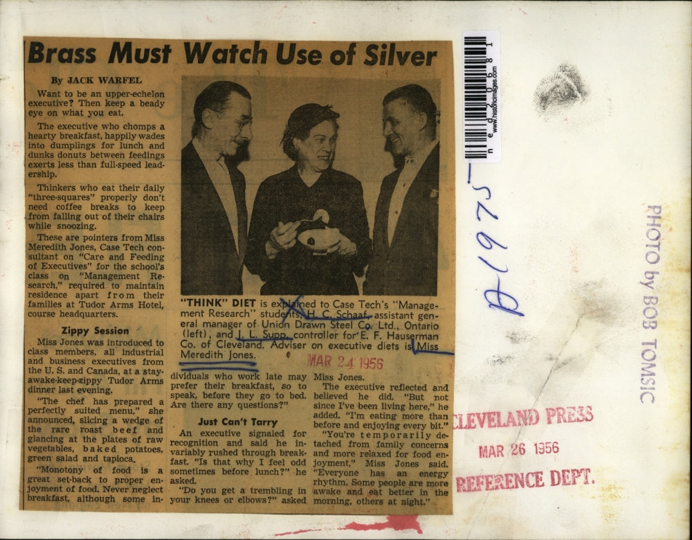 1956 Press Photo Meredith Jones Explains The Benefits Of Executive Dieting