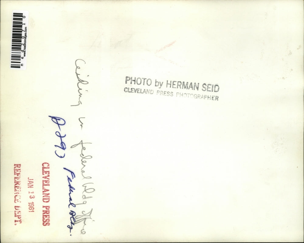 1961 Press Photo Ceililng of a federal office building caving in.