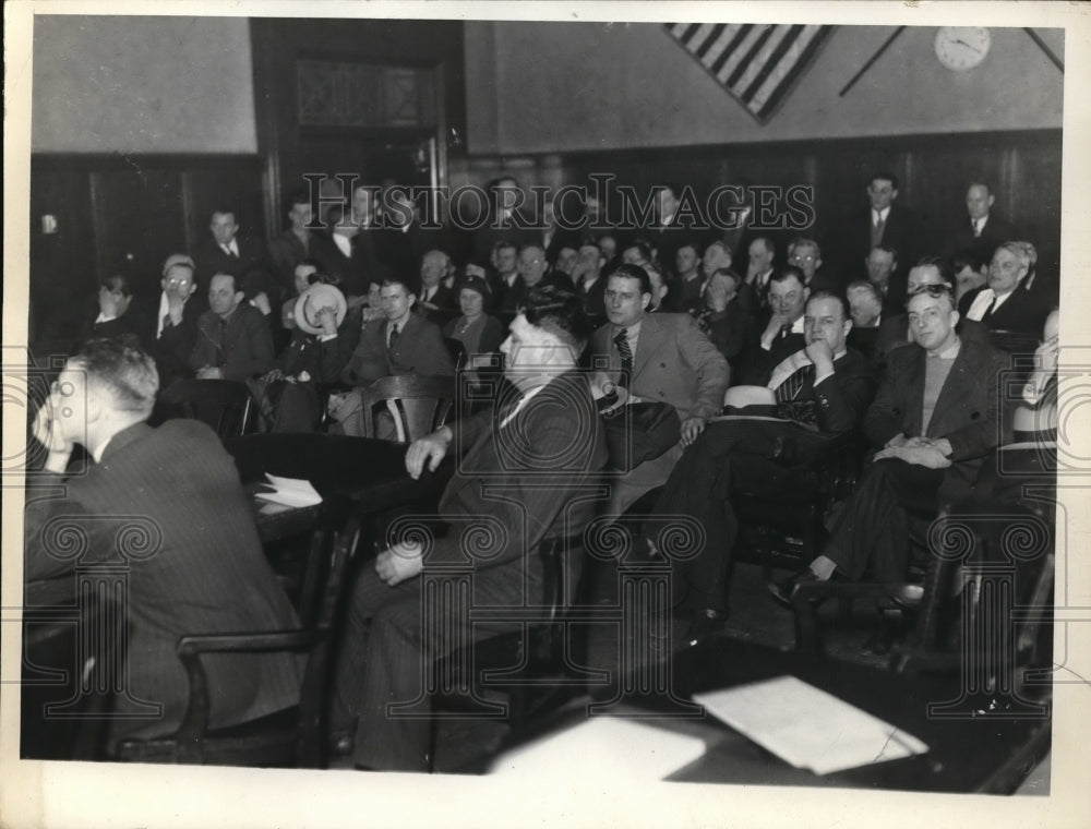 1937 Press Photo People waiting for the start of the trial of Mr. Burns.