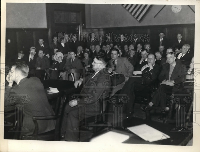Load image into Gallery viewer, 1937 Press Photo People waiting for the start of the trial of Mr. Burns.
