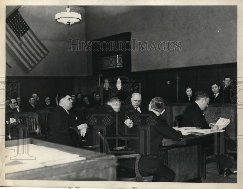 Load image into Gallery viewer, 1937 Press Photo Lawyers and spectators awaiting the trial of Mr. Burnes
