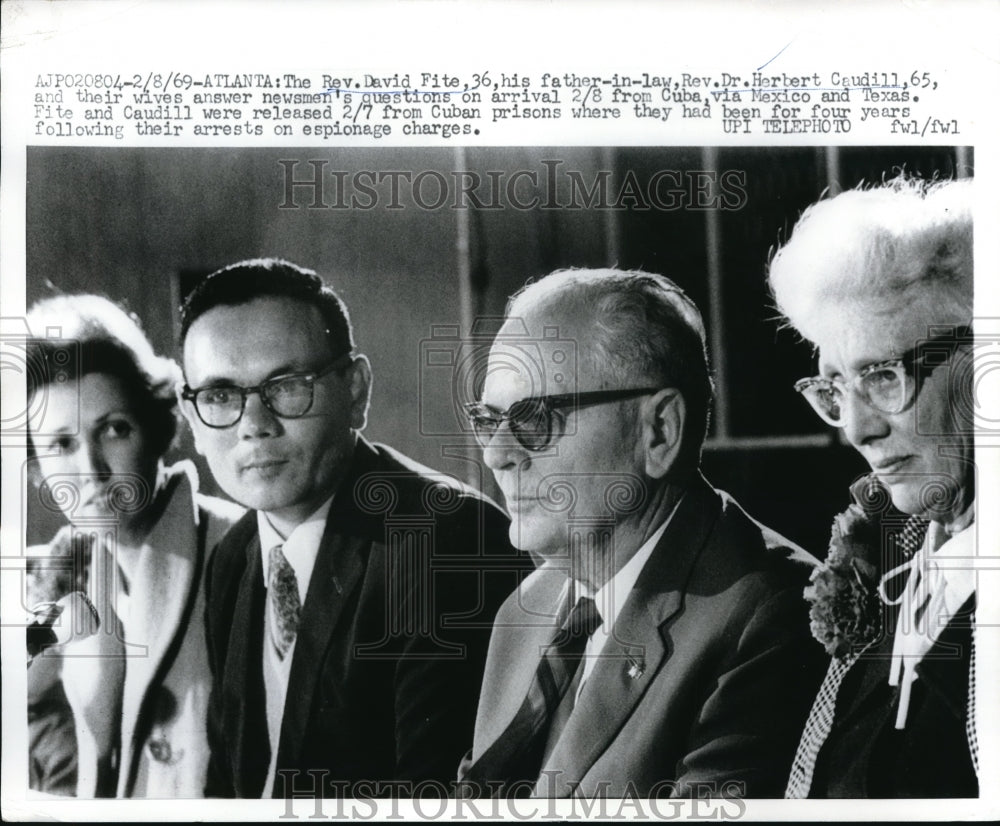 1969 Press Photo Rev. David Fite and Herbert Caudill with their wives after