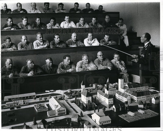 1960 Press Photo Volunteer Firemen Attending Fire Fighting School