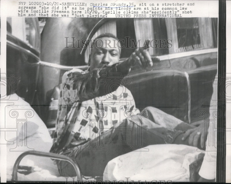 Load image into Gallery viewer, 1959 Press Photo Nashville Charles Grundy Lucille Freeman Shooting

