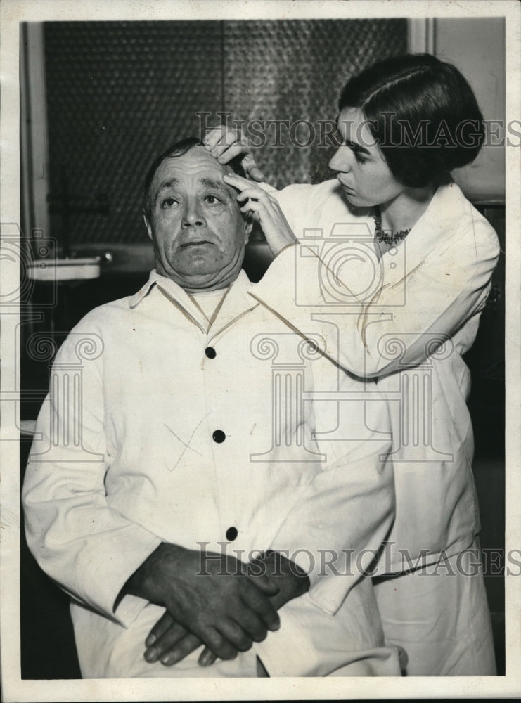 1931 Press Photo Linus Larson Gets 30 Year Old Knife Removed From His Head