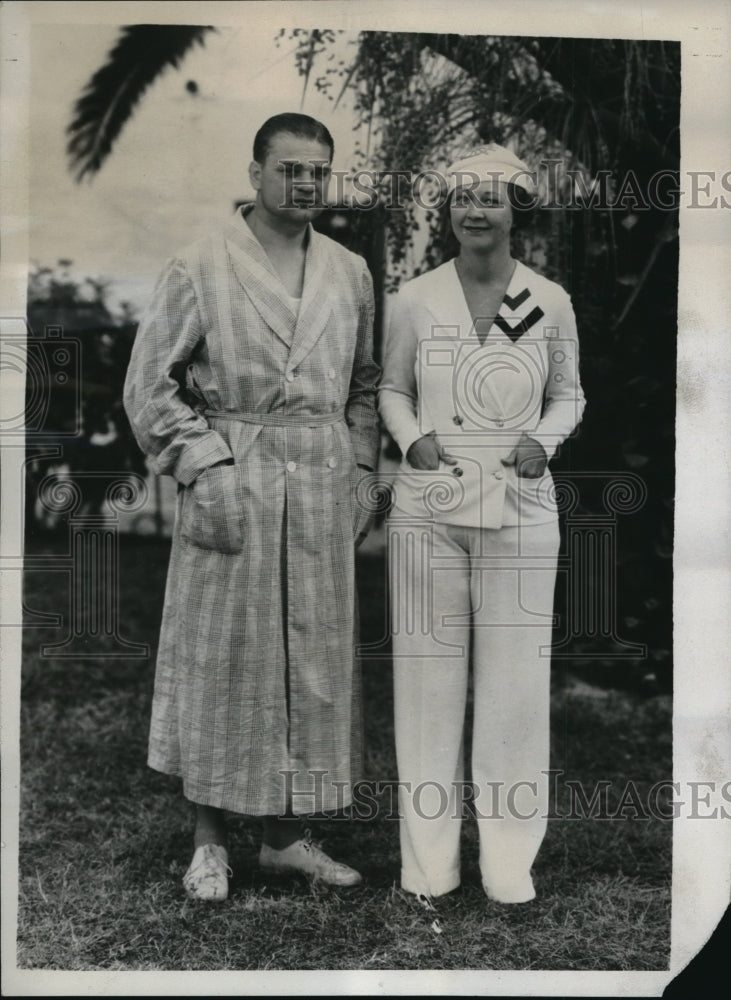 Load image into Gallery viewer, 1934 Press Photo Harry Kipke And His Wife In The Gardens Of Fleetwood Hotel
