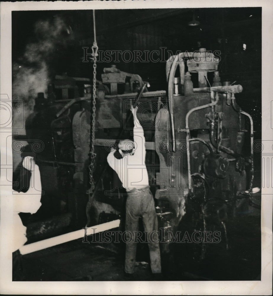 1940 Press Photo French Arms Plant Making Weapons For War
