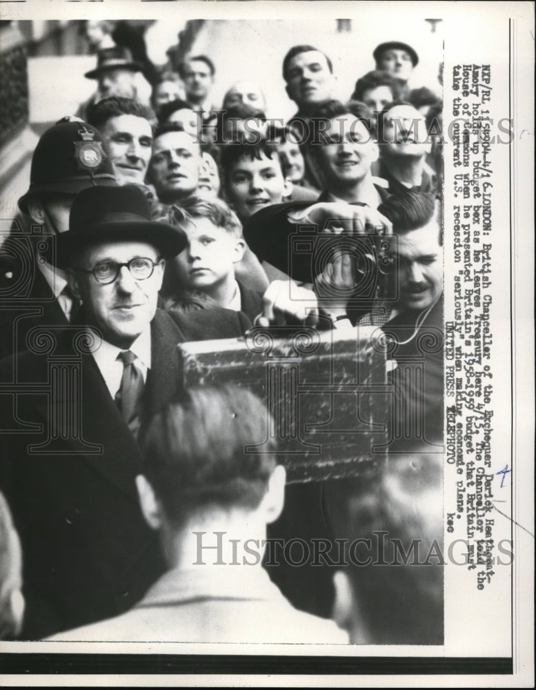 Load image into Gallery viewer, 1958 Press Photo Derick Heatheaat-Amory Holds Budget Box Leaving The Treasury
