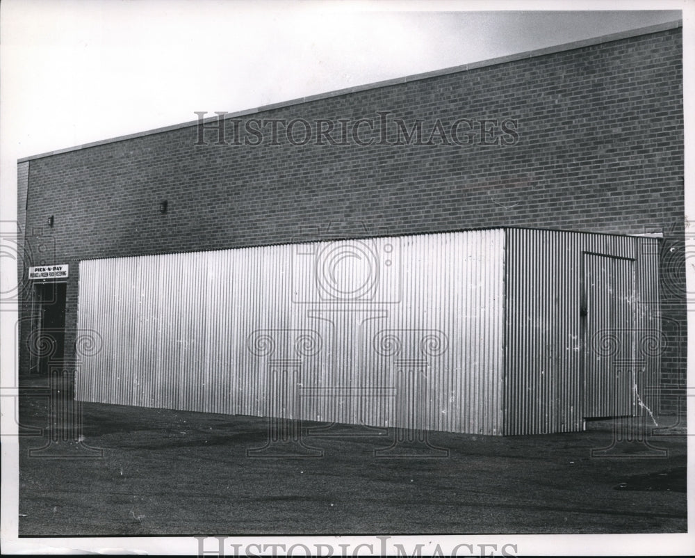 1965 Press Photo Pich-N-Pay Shed At Shorgate