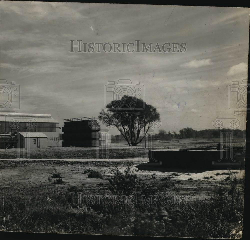 Press Photo Outside of the Struffer Chemical company