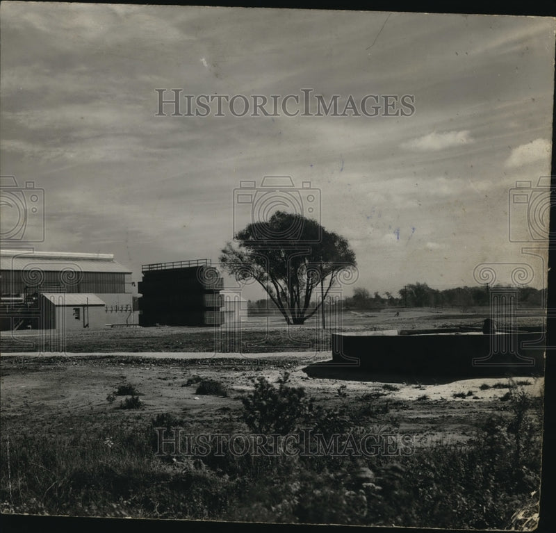 Load image into Gallery viewer, Press Photo Outside of the Struffer Chemical company
