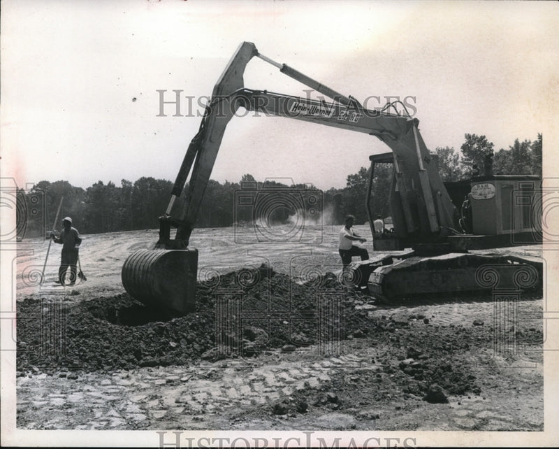Load image into Gallery viewer, Press Photo Breaking ground for 12 story apts. in Willoughby Hills.

