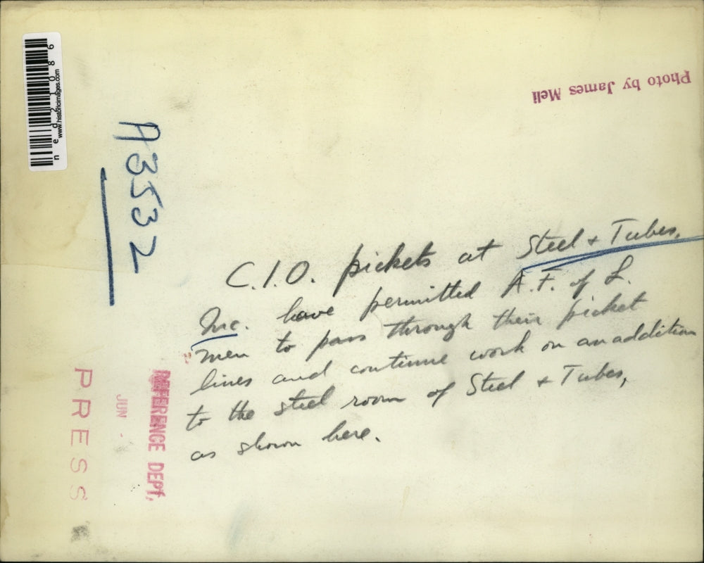 Press PhotoCIO pickets at Steel & Tubes Inc permitted A.F. of L men