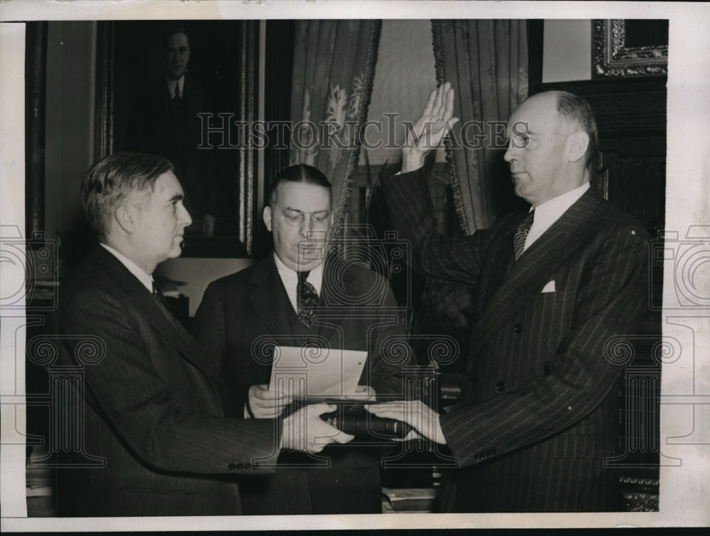 1941 Press Photo New Jersey Governor Charles Edison Swears in Lewis Compton