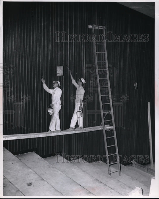 1964 Press Photo Jim Carins and John Klinav, Cleveland Clinic.
